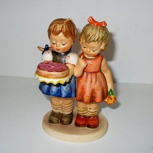 M I HUMMEL GOEBEL FIGURINE HAPPY BIRTHDAY" HUM #176/1 TMK6 6" Tall Cute!!!!!